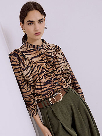 Asymmetric leopard shirt in brown