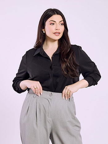 Shirt with point collar in black