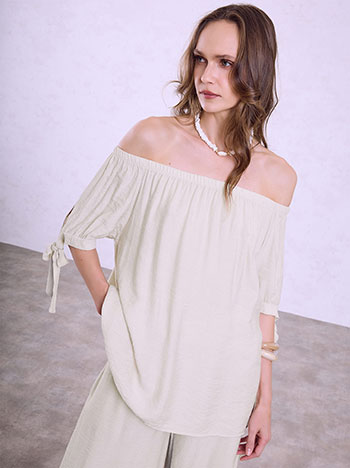 Off shoulders top in beige