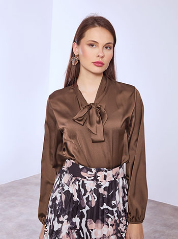 Μπλούζα σατέν με δέσιμο σε καφέ