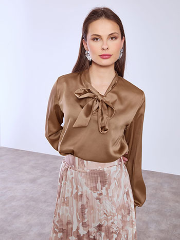 Μπλούζα σατέν με δέσιμο σε καμηλό