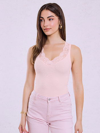 Ribbed top with lace in pink