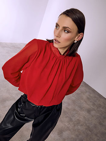 Μπλούζα με ημιδιάφανα μανίκια σε κόκκινο