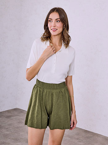 Shorts with raw hemline in olive green