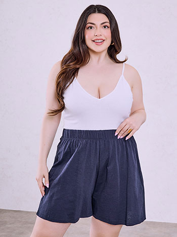 Shorts with raw hemline in dark blue