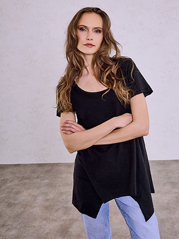 Asymmetric hem top in black