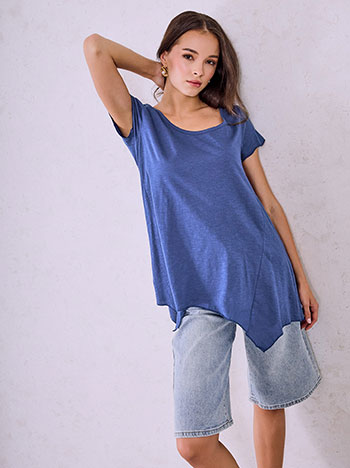 Asymmetric hem top in blue