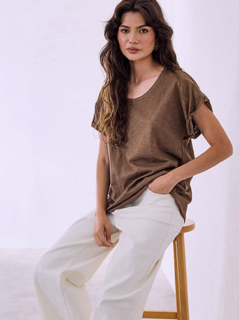 Top with rolled up sleeves in brown