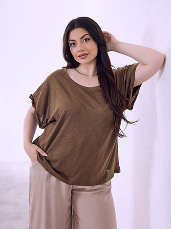 Top with rolled up sleeves in brown