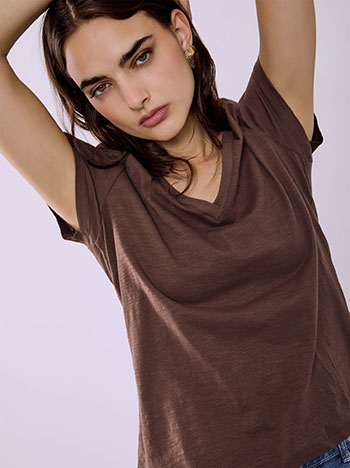 T-shirt cotton with V neckline in brown