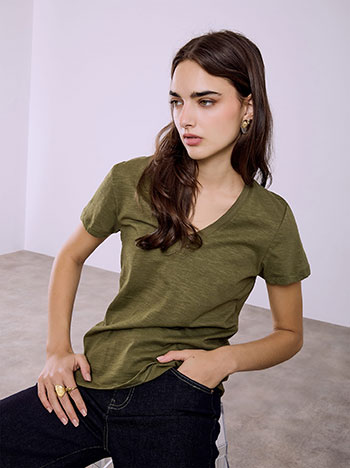 T-shirt cotton with V neckline in olive green