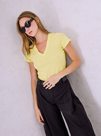 T-shirt cotton with V neckline in yellow