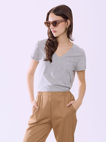 T-shirt βαμβακερό με V λαιμόκοψη σε γκρι ανοιχτό