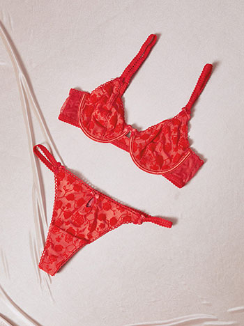 Lingerie set with roses in red