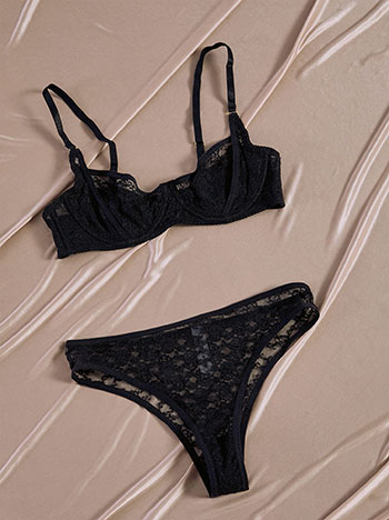 Lingerie set laced in black