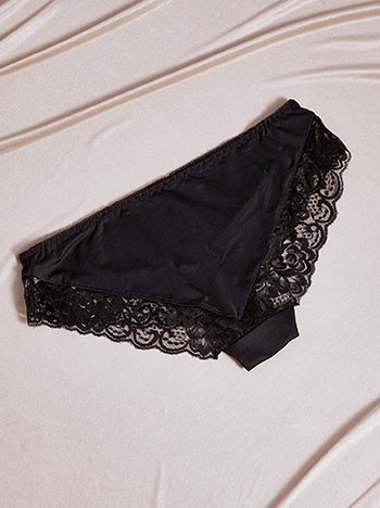 Brief with lace details in black