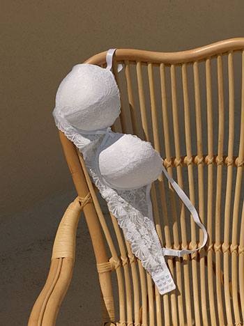 Lace bra in white