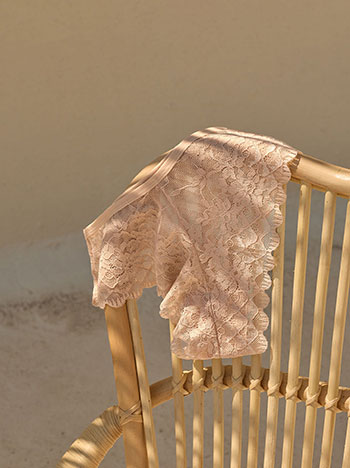 Lace brief in beige