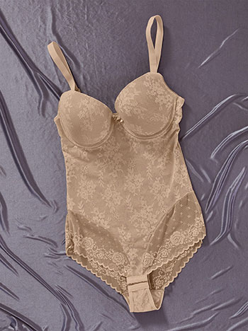 Κορμάκι από δαντέλα σε μπεζ