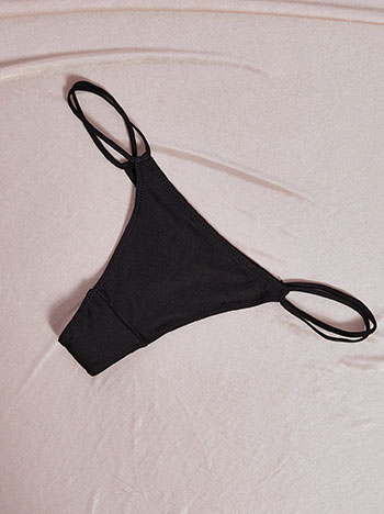 String με χιαστί κορδόνια στο πλάι σε μαύρο
