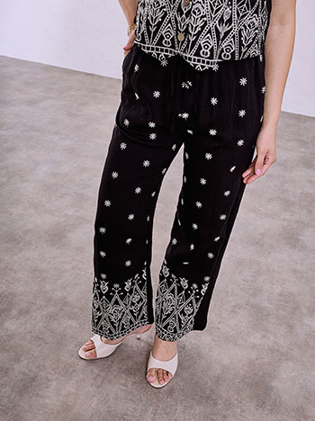 Σετ με κεντητό γιλέκο και παντελόνα σε μαύρο