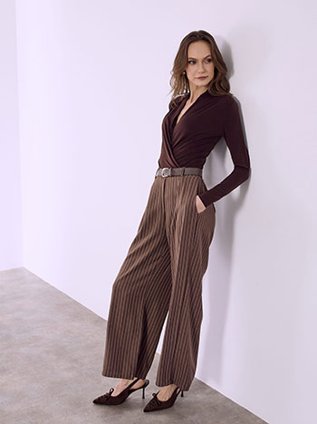 Wide leg trousers with belt in brown