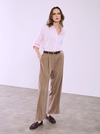 Παντελόνα ριγέ με ζώνη σε καφέ ανοιχτό