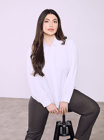 Shirt with decorative seams in white