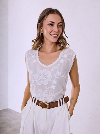 Cotton embroidered top in white