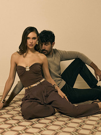 Κορμάκι strapless με μεταλλική λεπτομέρεια σε καφέ