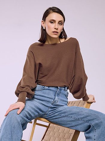 Top knitted with balloon sleeves in brown