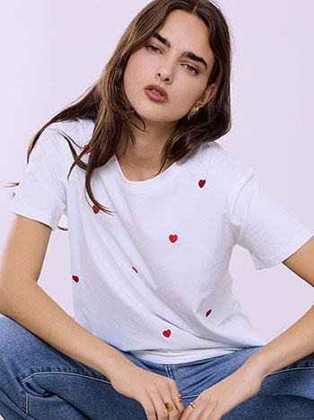 T-shirt with hearts in red-white