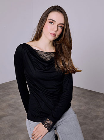 Μπλούζα με ντραπέ λαιμόκοψη σε μαύρο