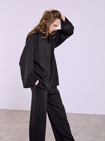 Σετ φόρμας σε άνετη γραμμή σε μαύρο