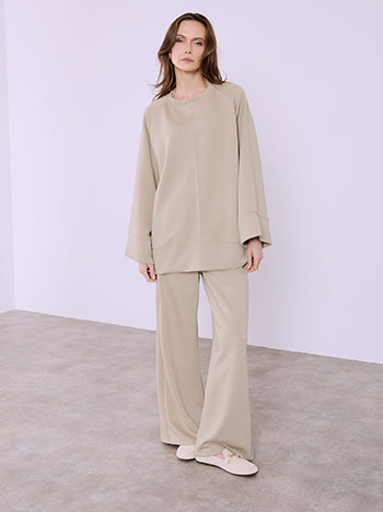 Σετ φόρμας σε άνετη γραμμή σε μπεζ