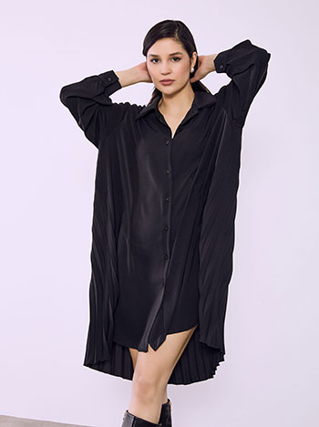 Shirtdress with pleated back part in black