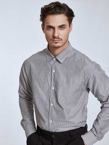 Ριγέ ανδρικό πουκάμισο με τσέπη, κλασικός γιακάς, κλείσιμο με κουμπιά, ασπρο-μαυρο