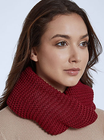 Knitted snood in wine red