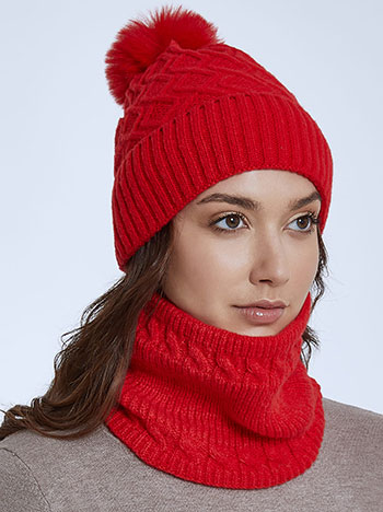 Knitted snood and beanie set in red
