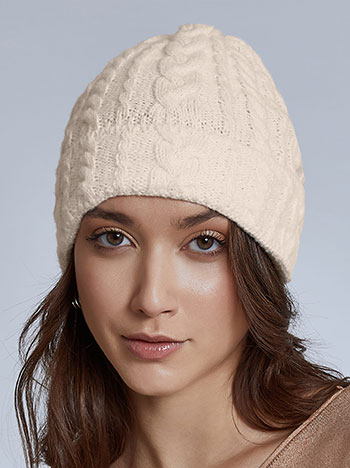 Knitted beanie in off white