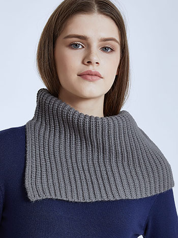 Knitted snood in grey