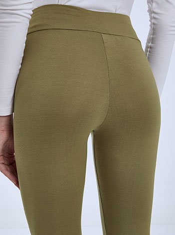 Monochrome leggings in khaki, 7.99€