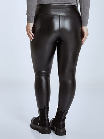 Leather effect elastic leggings in black, 7.99€