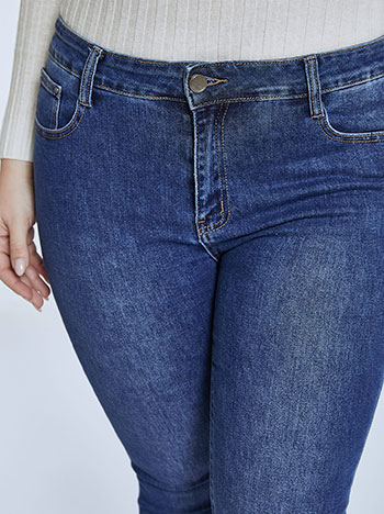 Five-pocket curvy jean