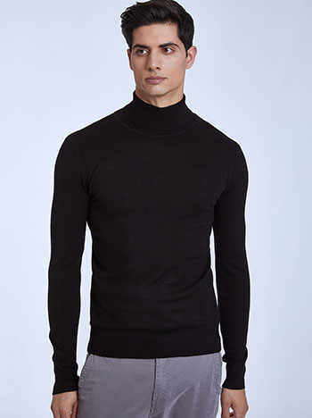 Men s knitted turtleneck in black