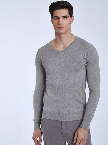 Men s knitted top in grey
