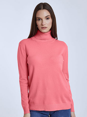 Turtleneck with elastic hemline in dark pink