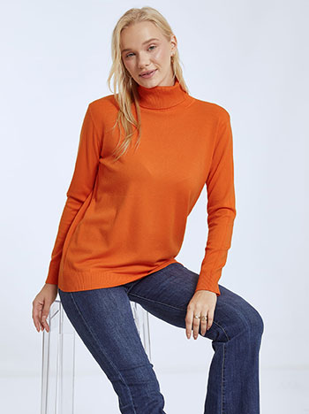 Turtleneck with elastic hemline in orange