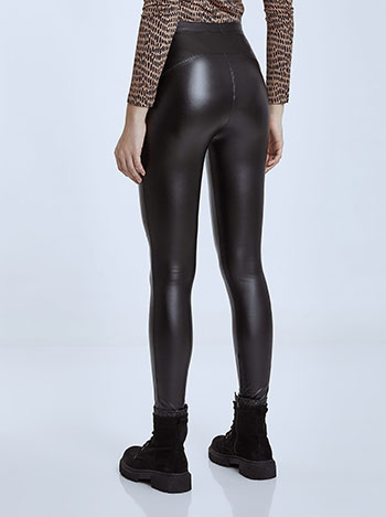 Leather effect elastic leggings in black, 7.99€