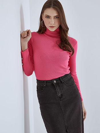 Turtleneck with decorative buttons in fuchsia